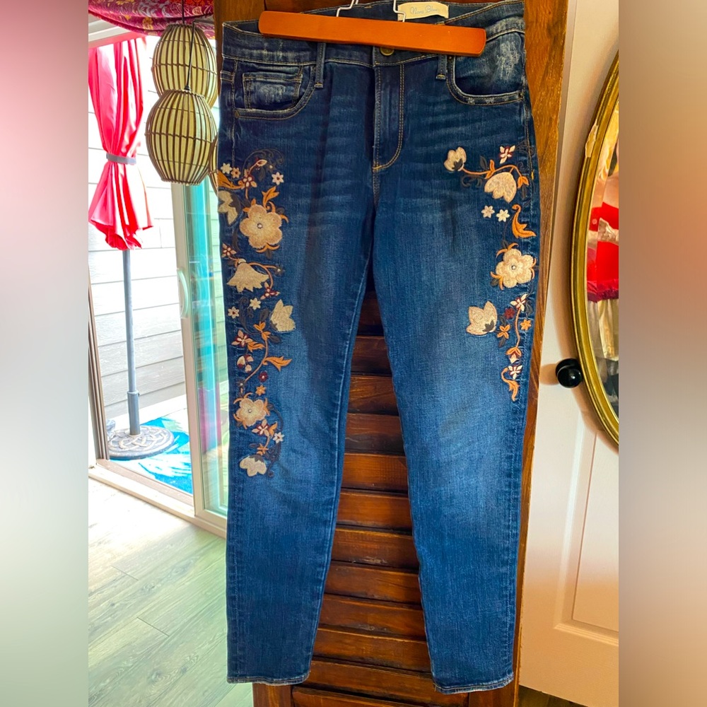 Nora Blue, embroidered  skinny legged jeans sz 27